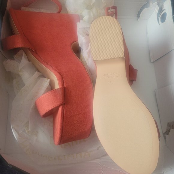 Peach colored orange wedge heel - Picture 2 of 4